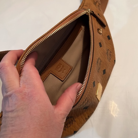 MCM - Picture 3 of 5